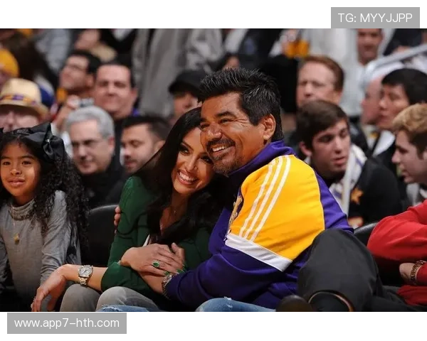 瓦妮莎晒写真致敬科比，闺蜜团鼓励其拥抱新生活